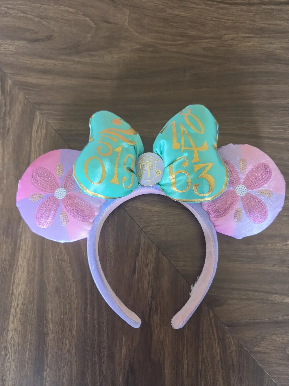 Minnie Mouse Main Attraction It's a Small World April Headband Ears, Pre-owned,